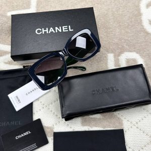 Солнцезащитные очки Chanel