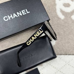 Солнцезащитные очки Chanel