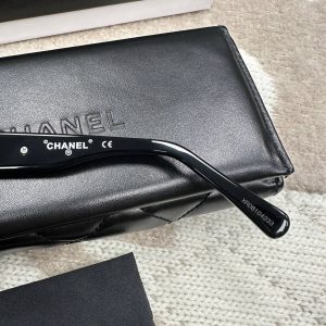 Солнцезащитные очки Chanel