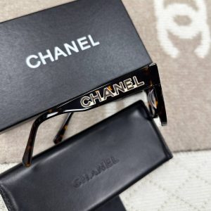 Солнцезащитные очки Chanel