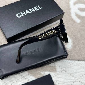 Солнцезащитные очки Chanel