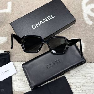 Солнцезащитные очки Chanel