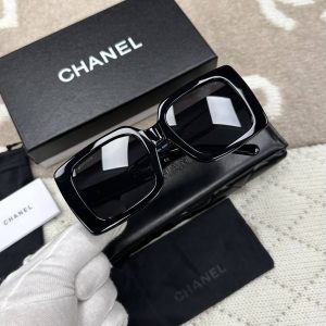 Солнцезащитные очки Chanel