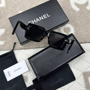 Солнцезащитные очки Chanel