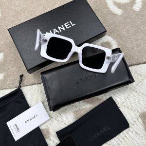 Солнцезащитные очки Chanel