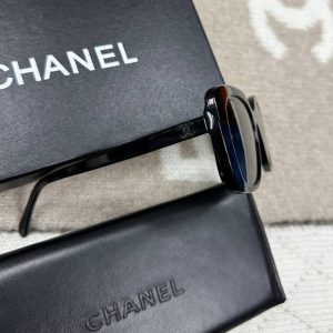 Солнцезащитные очки Chanel