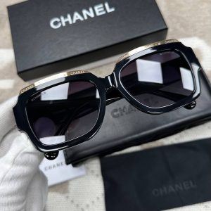 Солнцезащитные очки Chanel