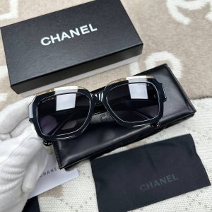 Солнцезащитные очки Chanel