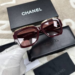 Солнцезащитные очки Chanel