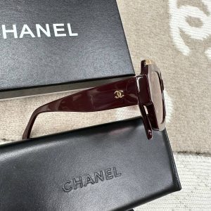 Солнцезащитные очки Chanel