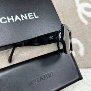 Солнцезащитные очки Chanel