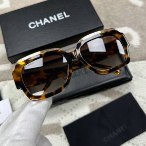 Солнцезащитные очки Chanel