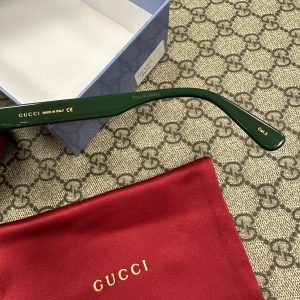 Солнцезащитные очки Gucci