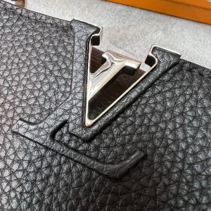 Сумка Louis Vuitton Capucines