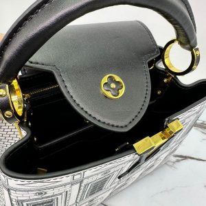 Сумка Louis Vuitton Capucines