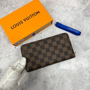 Кошелек Louis Vuitton Zippy Christmas Animation