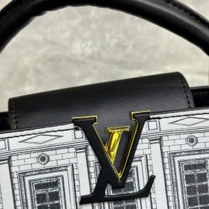 Сумка Louis Vuitton Capucines