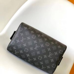 Косметичка Louis Vuitton Dopp Kit