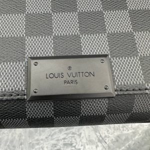 Сумка Louis Vuitton District