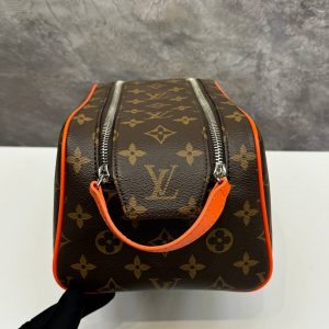 Косметичка Louis Vuitton Dopp Kit