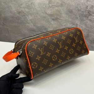 Косметичка Louis Vuitton Dopp Kit