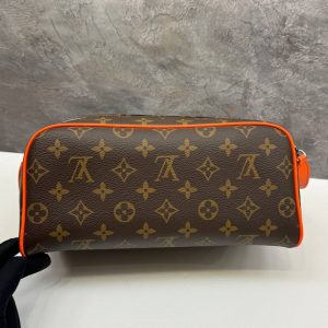 Косметичка Louis Vuitton Dopp Kit