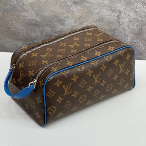 Косметичка Louis Vuitton Dopp Kit