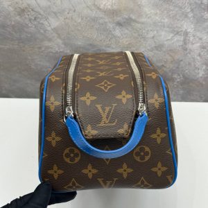 Косметичка Louis Vuitton Dopp Kit