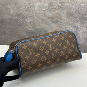 Косметичка Louis Vuitton Dopp Kit