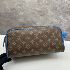 Косметичка Louis Vuitton Dopp Kit