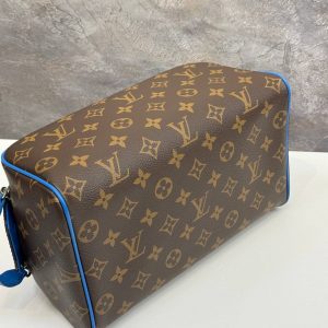 Косметичка Louis Vuitton Dopp Kit