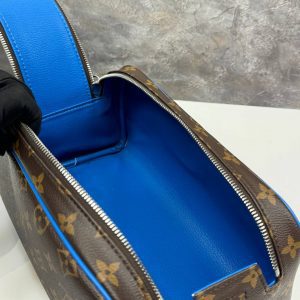 Косметичка Louis Vuitton Dopp Kit