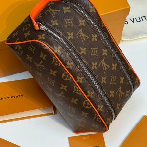 Косметичка Louis Vuitton Dopp Kit