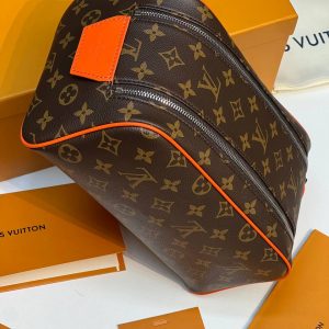 Косметичка Louis Vuitton Dopp Kit