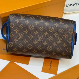 Косметичка Louis Vuitton Dopp Kit