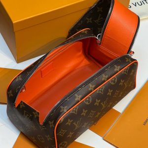 Косметичка Louis Vuitton Dopp Kit