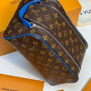 Косметичка Louis Vuitton Dopp Kit