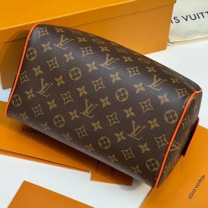 Косметичка Louis Vuitton Dopp Kit