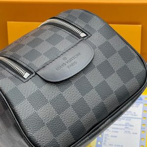 Косметичка Louis Vuitton Dopp Kit