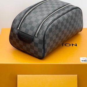 Косметичка Louis Vuitton Dopp Kit