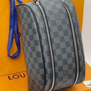 Косметичка Louis Vuitton Dopp Kit