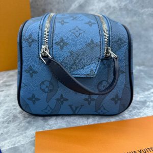 Косметичка Louis Vuitton Dopp Kit