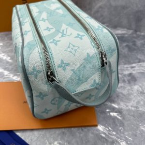 Косметичка Louis Vuitton Dopp Kit