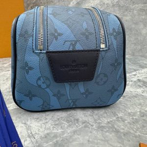 Косметичка Louis Vuitton Dopp Kit