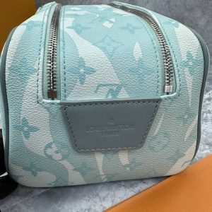 Косметичка Louis Vuitton Dopp Kit