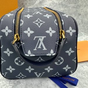 Косметичка Louis Vuitton Dopp Kit