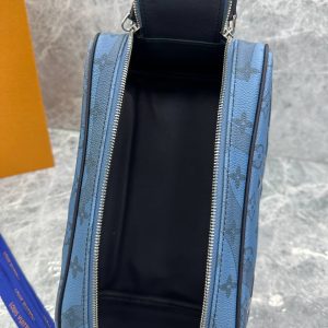 Косметичка Louis Vuitton Dopp Kit