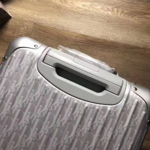 Чемодан Dior и Rimowa