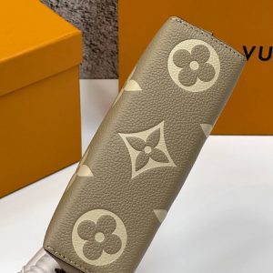 Косметичка Louis Vuitton Cosmetic Pouch