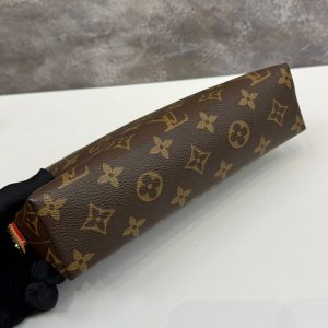 Косметичка Louis Vuitton Cosmetic Pouch